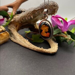 Jane Seymour carved amber pendant necklace 925 A35